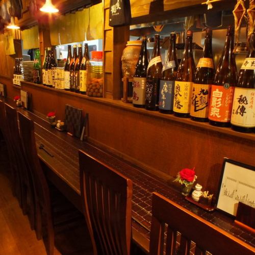 <p>店主は立教大学のOBで釣りが好き☆店主の趣味である釣り道具や帽子もありセンスの感じられる素敵な店内!大手アパレル出身のオシャレな店主が細部までこだわって作り上げた温もりのある店内は居心地抜群です。落ち着きのある大人の雰囲気ながら、とても親しみやすい空間は何度来ても素敵な時間をお過ごしいただけます。</p>