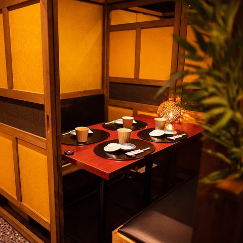 新宿西口の宴会は完全個室の当店で。こだわりの肉や新鮮な海鮮も