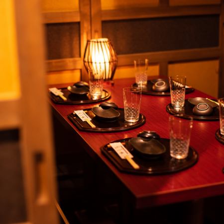 【2名～4名様テーブル】お仕事帰りの飲み会や女子会,合コンにお気軽にご利用下さい。誕生日のお祝いにも◎当店は内装にもこだわり疲れを癒す空間造りでおもてなし致します。女子会,同窓会,誕生日のお祝い等特別な日のお食事にも◎スタッフ一同心よりご来店お待ちしております。