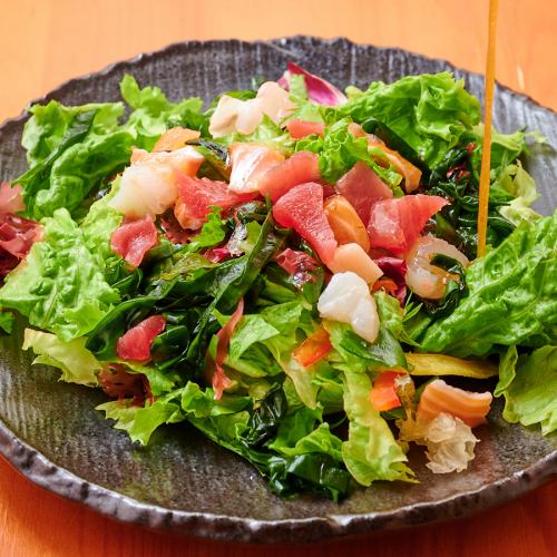 牛タンのチョレギサラダ/気まぐれ海鮮サラダ