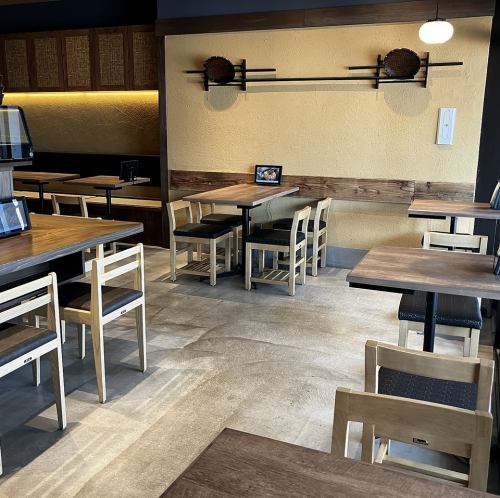 落ち着いた和の店内空間