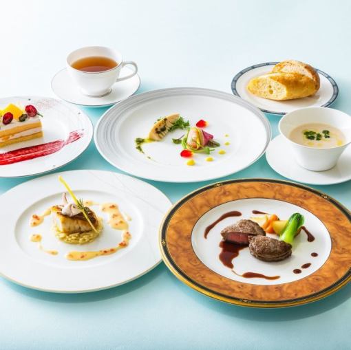 "Luxe," a full course meal featuring meat and fish dishes.