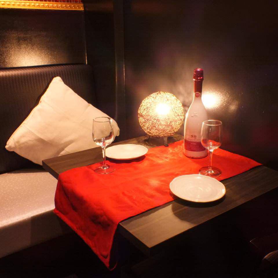 The atmosphere of the store, such as the counter and private rooms, is perfect for dates.