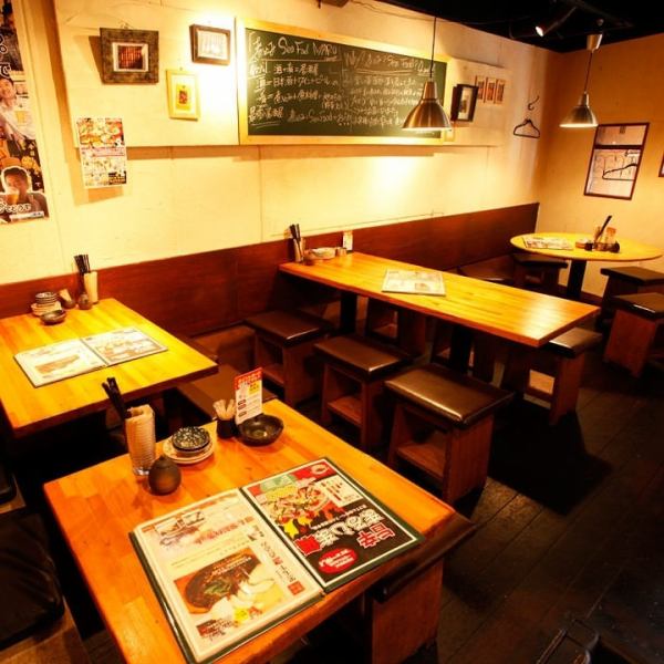 【 テーブル席 】茂原駅で美味しいお料理とお酒といえば「マルサカバ」！2名様～ご利用いただける女子会コースもご用意しております♪