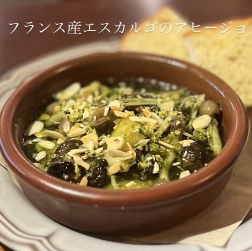 エスカルゴとじゃがいものアヒージョ　フォカッチャ付き