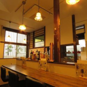 Incorporates natural light to create a bright and warm atmosphere! [Kokubunji Hideaway Old Folk House Kitchen Panda]