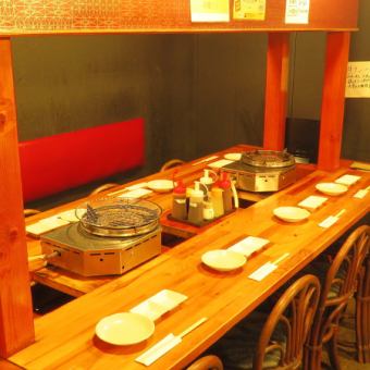 A table of 4 people can be connected to a table of 8 people! Suitable for small to medium-sized banquets.[Ikeshita Imaike Hormone Yakiniku Meat Banquet Student Year-end party New Year party Date Family Charter]