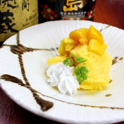 Rich mango ice cream