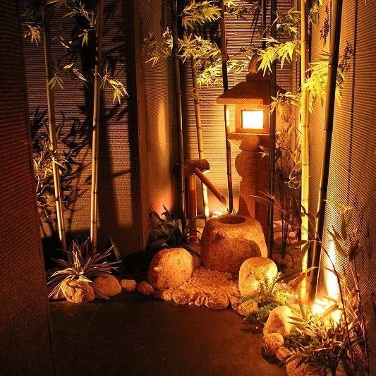 優しく灯る光と和モダンの空間で、居心地の良さを実感できます◎