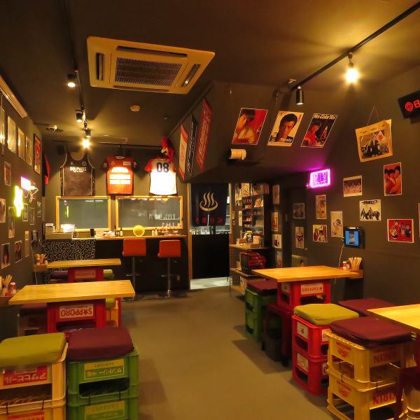 【串揚げ＆串天ぷらが豊富】当店名物の串揚げ＆串天ぷらをぜひご賞味ください！定番の豚やえび、ナスや玉ねぎ以外に、牡蠣やトマトなどの変わり種もご用意しております。ドリンクが進むこと間違いなしです！他にも刺身や揚げ物などの一品料理もございます♪