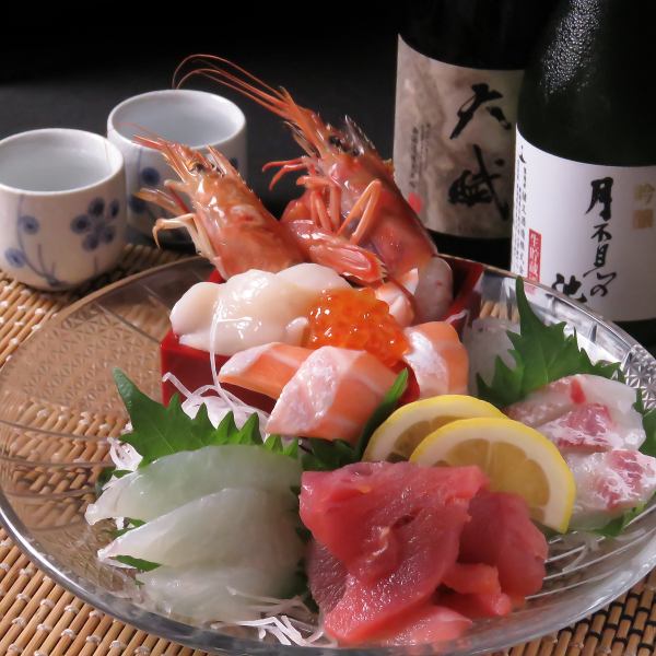 【季節の鮮魚が味わえる】厳選された鮮度抜群の海鮮を使用♪刺身５種盛り 2980円(税込)