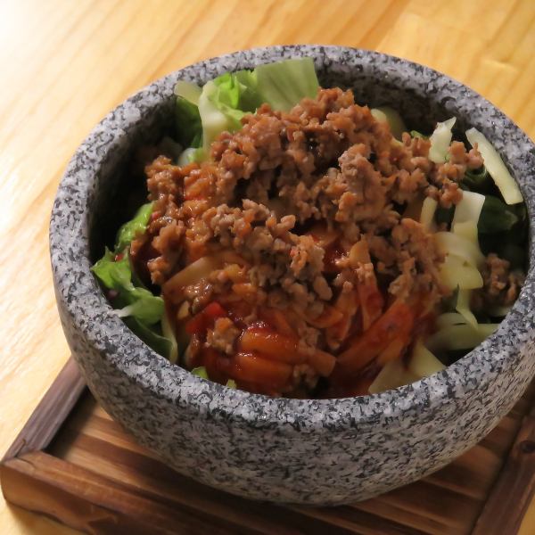 【大人気の石焼ごはんシリーズ】アツアツを楽しむ★石焼タコライス 1100円(税込)