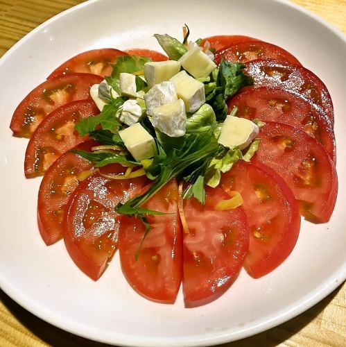 Tomato and cheese salad