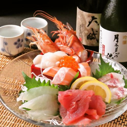 [Enjoy seasonal fresh fish] Made with carefully selected, extremely fresh seafood ♪ 5 kinds of sashimi 2,980 yen (tax included)