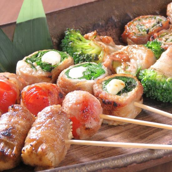 You can enjoy carefully selected charcoal-grilled skewers!