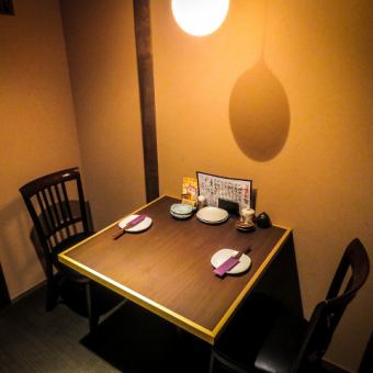 We have prepared table seats for two people to relax and are perfect for dates!