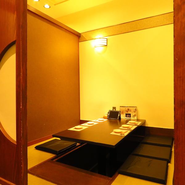 [日式房间座位：可供4至25人使用]您也可以将其用于宴会和休闲餐点，随时可以进行预订和查询！