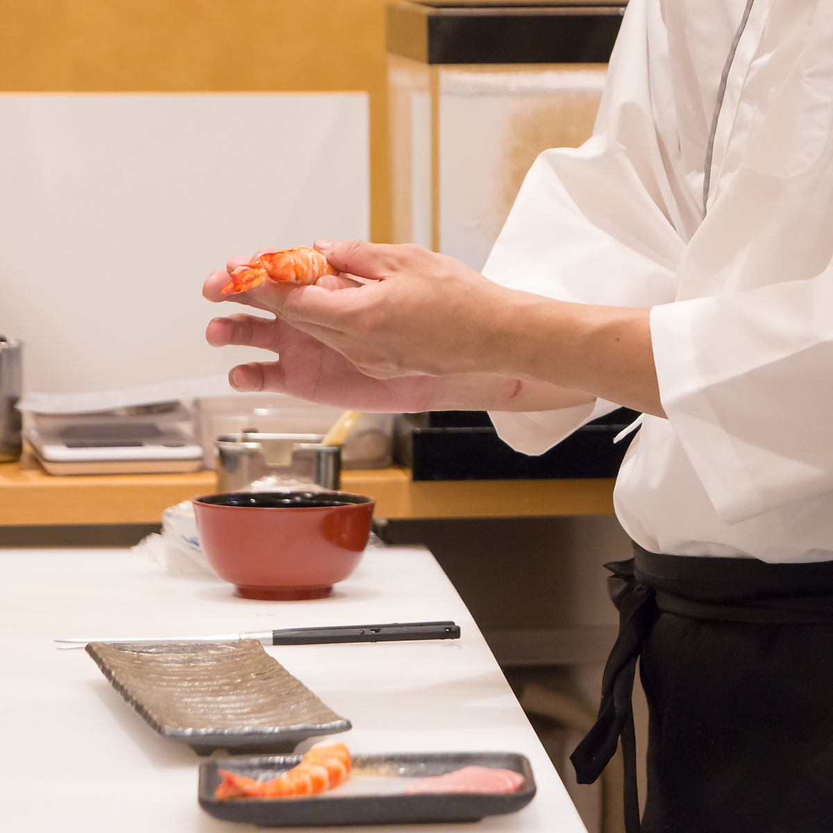 カウンター席は職人が料理を作っている姿が見える特等席です！