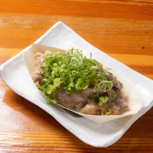 【お酒との相性抜群で大人気】口の中でとろける柔らかさ♪旨味たっぷりの絶品「どて焼き」999円(税込)
