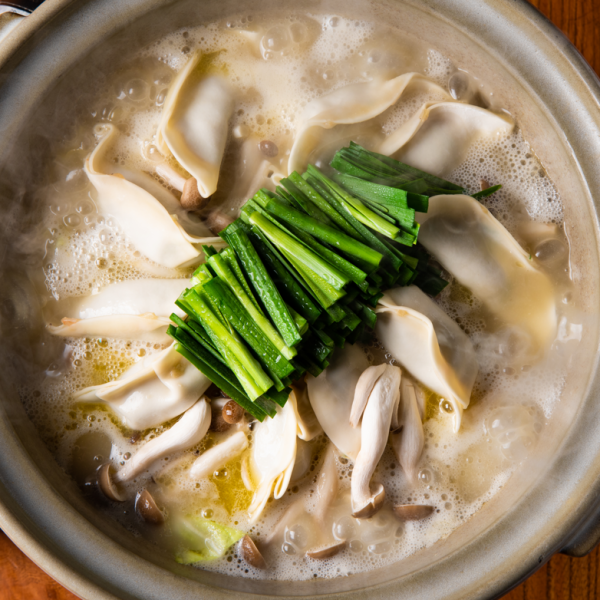 鶏ガラ炊き【餃子鍋】