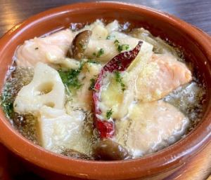 サーモンと秋野菜のアヒージョ