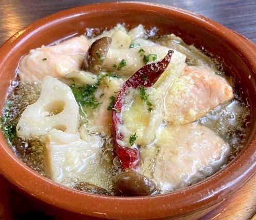 サーモンと秋野菜のアヒージョ