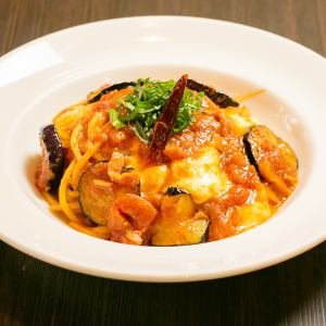 茄子とモッツァレラのトマトソース