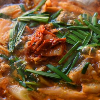 キムチチゲ鍋焼肉コース3０００円