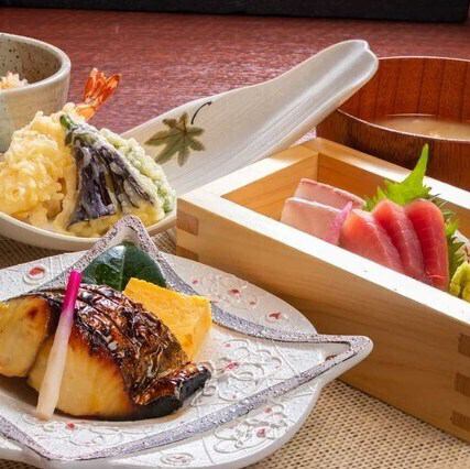 鳴門港直送の鮮魚や旬素材を活かした「和食」をお楽しみください