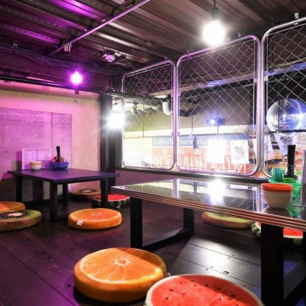 A loft tatami room where you can see the mirror ball in front of you and look out over the store.We also have a wide variety of alcohol such as Asian beer and classic sour.We look forward to serving you delicious food and drinks!