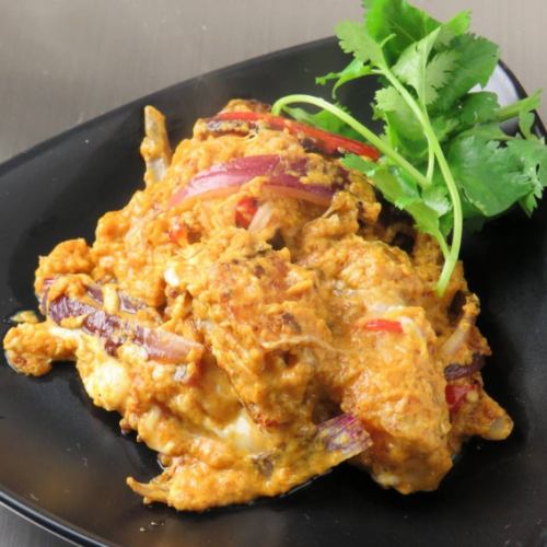 Phu Pad Pong Curry (Stir-fried Soft Shell Crab with Egg Curry)