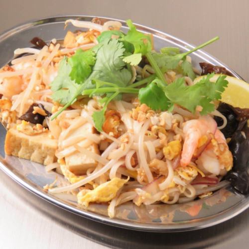 Pad Thai (Thai fried noodles)