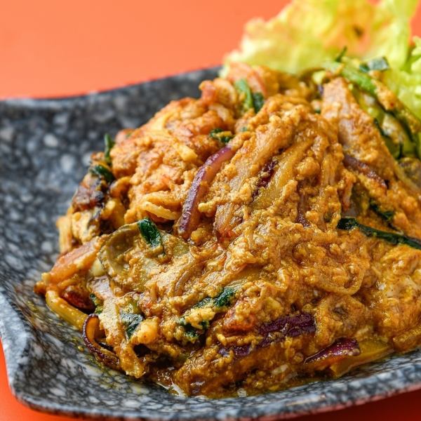 プーパッポンカリー（ソフトシェルクラブの玉子カレー炒め）