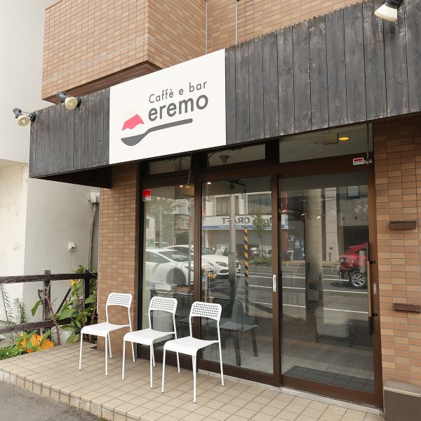 【事前の予約で宴会・貸切にも対応します！】事前にご予約いただくことで、飲み放題コースの用意もいたします。ご予算や人数に応じて柔軟に対応いたしますので、気軽にお問い合わせください。飲み会やバースデー、お祝いや女子会など、様々なシーンでご利用いただけます。大切な人と過ごすなら、ぜひ当店へ。
