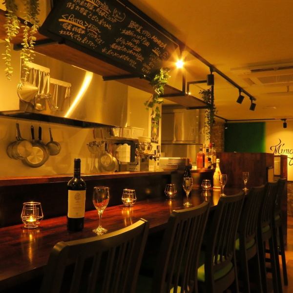 【デート・女子会に】おしゃれなカウンター席はお一人様でのお食事やデートにもピッタリ◎ドリンクも豊富にご用意してお待ちしております！