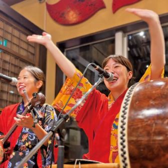 Three times a day (7:00 p.m./8:00 p.m./9:00 p.m.), you can enjoy the live music along with your meal♪♪The pleasant tones of the sanshin and the carefree singing voice.It's sure to be one of your most memorable memories.