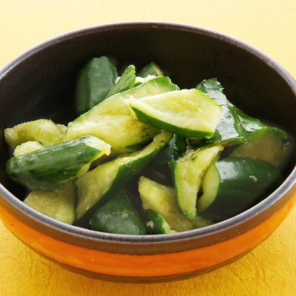 大人気の名物きゅうり漬け！メニューを開かずとも、とりあえずコレ★