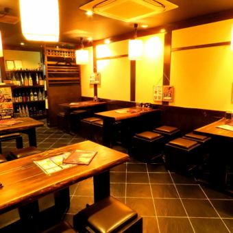 ４名用テーブルが全６席