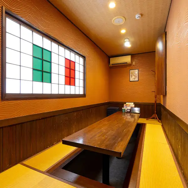 会社宴会や歓送迎会、同窓会など幅広いシーンに対応。フィンガーフードスタイルで楽しめる「モルトコース」と、取り分けスタイルの「ヴォーノコース」の2種類をご用意しております。掘りごたつ式個室もあり、ゆったりとした空間で宴会をお楽しみいただけます。