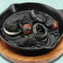 イカスミのアヒージョ