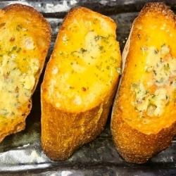 Garlic toast (3 pieces)