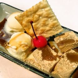 Vanilla ice cream and Kinakomochi with brown sugar syrup