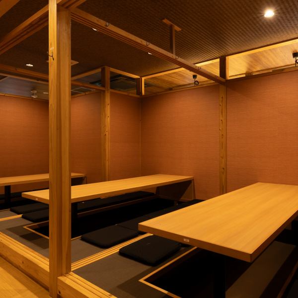 A completely private room is available for up to 24 people! It's a private space where you don't have to worry about being disturbed by others, so you can enjoy a leisurely conversation. The seats are sunken kotatsu, so you can rest comfortably. You can relax your body and mind ☆ Please enjoy our carefully selected live fish and meat to your heart's content in a relaxing space ♪
