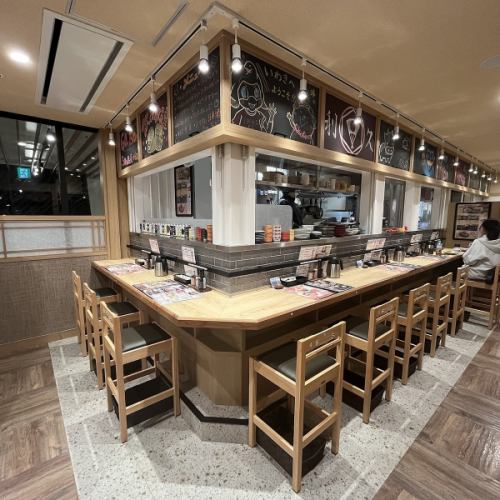 <p>【カウンター席ございます】おひとり様のご来店も大歓迎◎カウンター席も豊富にご用意しております♪</p>