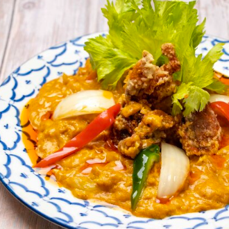 Stir-fried soft shell crab with fluffy egg curry