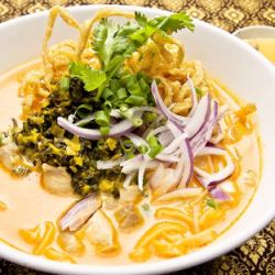 清迈著名的咖喱拉面“Khao Soi”