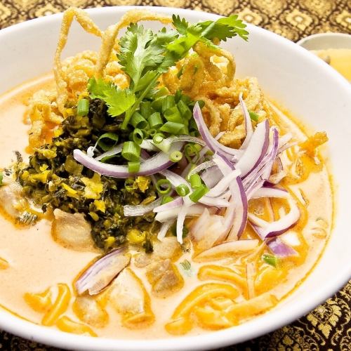 清邁著名的咖哩拉麵“Khao Soi”