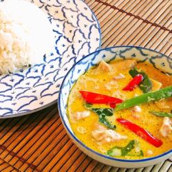 Chicken green curry "Gaeng Kyo Waan Gai"