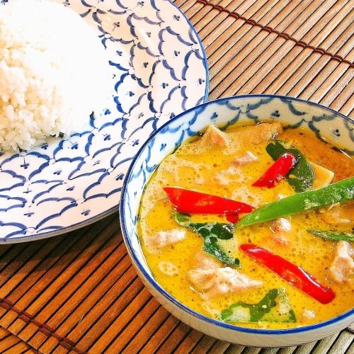 Chicken green curry "Gaeng Kyo Waan Gai"