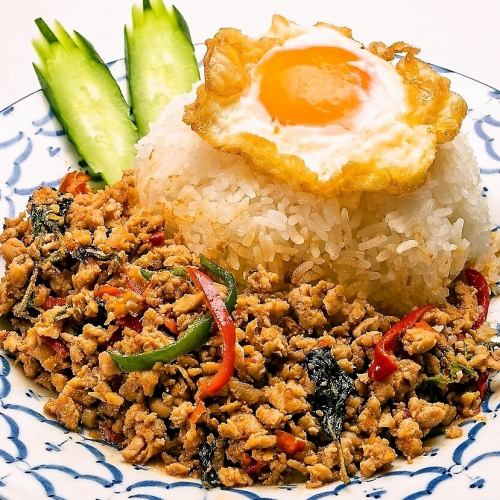 ◆Thai Street Food We offer a delicious Thai dish of rice.Various large servings +120 yen